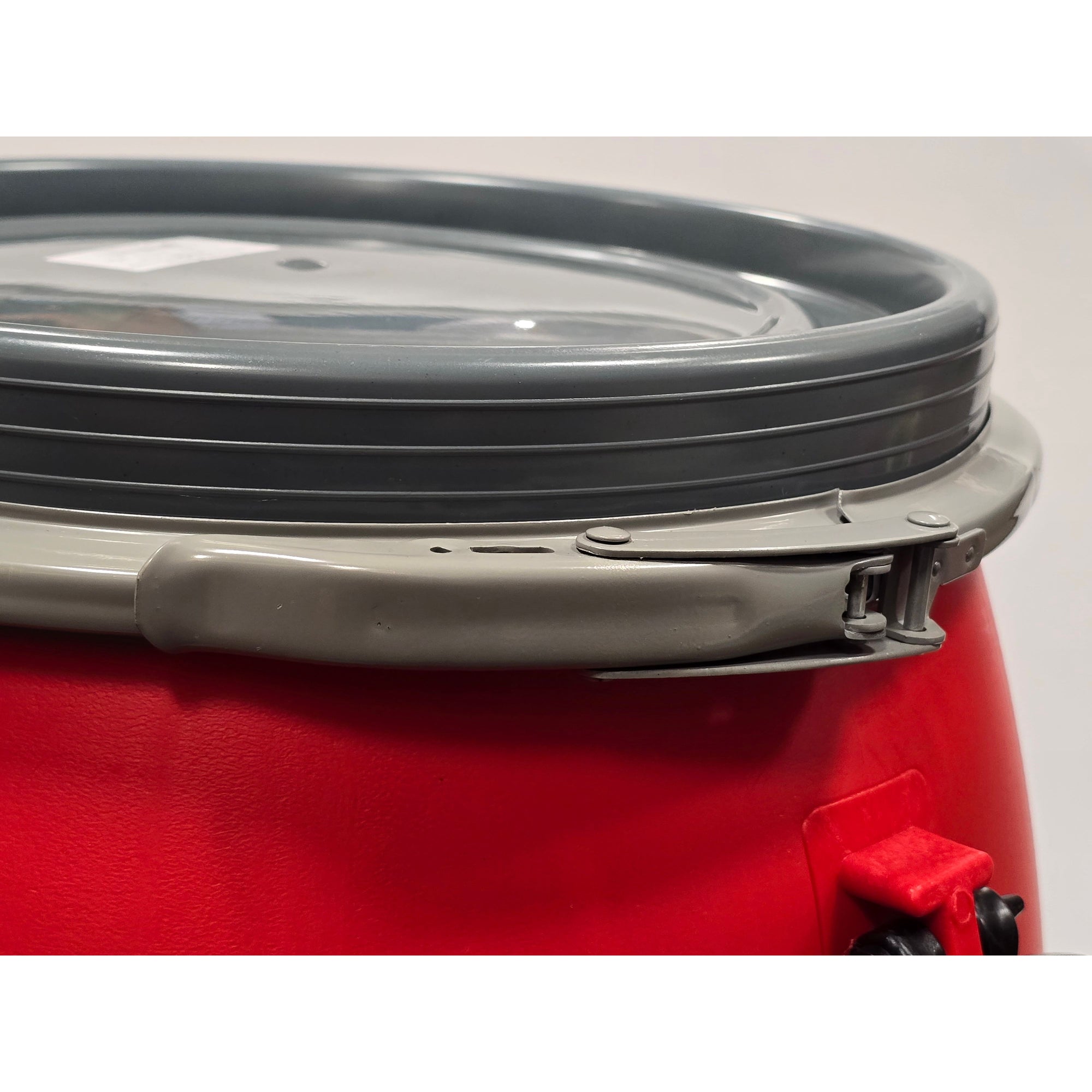 Recreational Barrel Works 60L Red Barrel and Expedition Harness Package