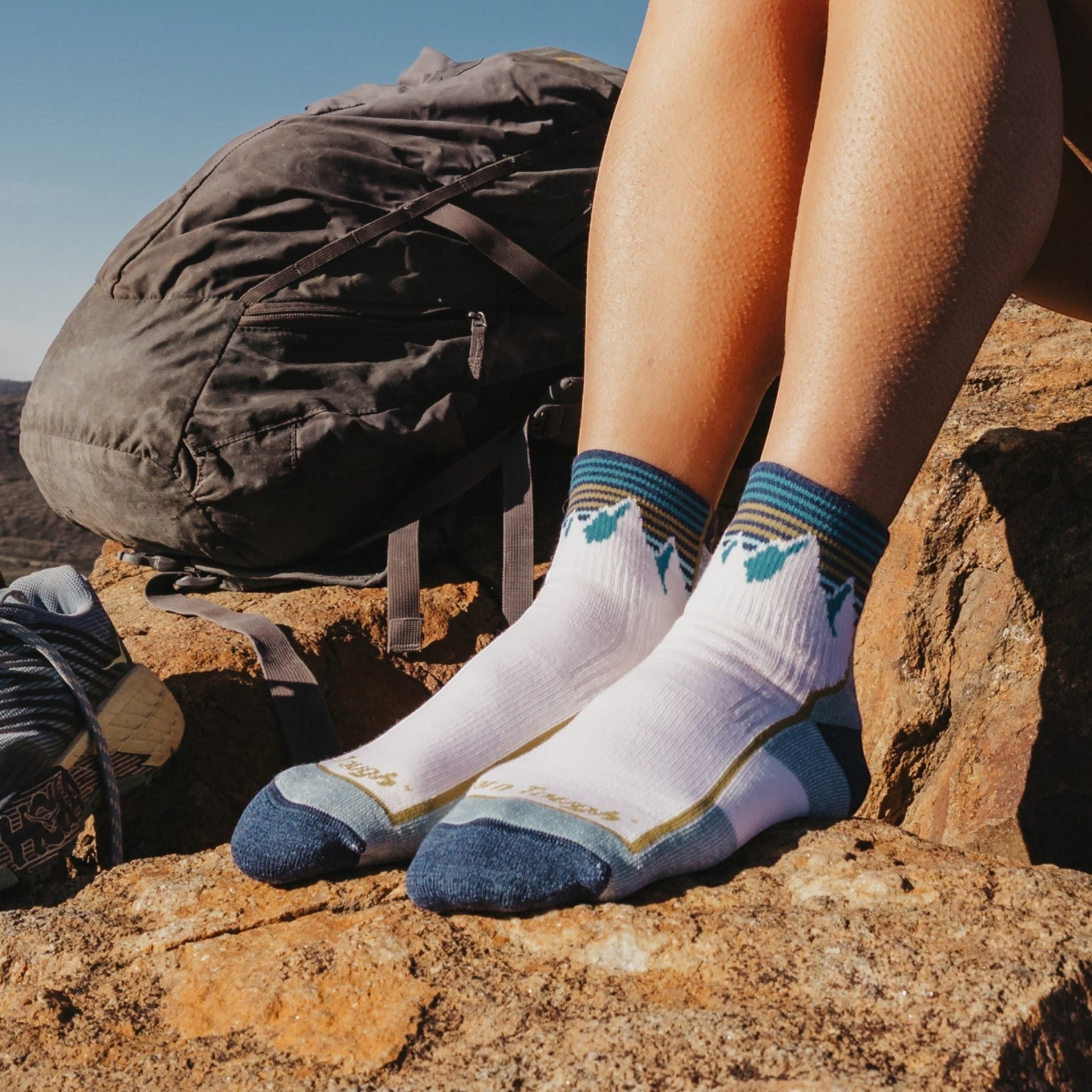 Darn Tough 1958 Hiker Quarter Midweight with Cushion - Women's