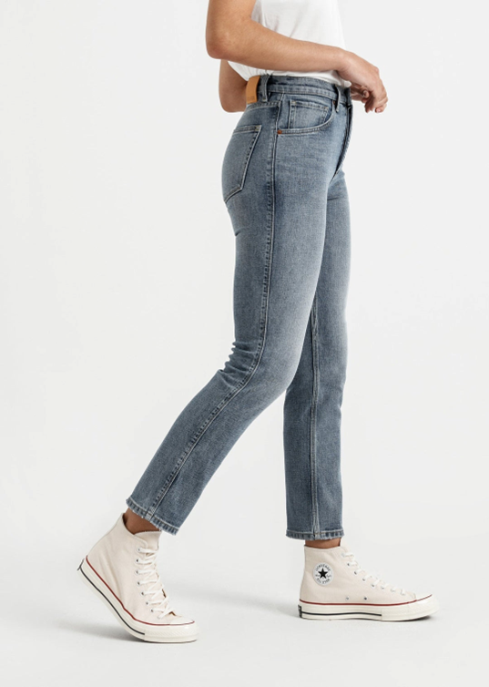 Women's Classic Skinny Capri Jeggings. • Capri jeggings featuring a light  sheen and jean-style • Lightweight, breathable cotton-blend material • Belt  loops with 5 functional pockets • Super Stretchy • Pull up